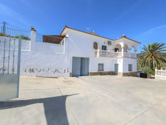 3-bedroom Country House In Álora, Spain (310 M²)