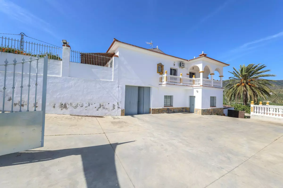 3-bedroom Country House In Álora, Spain (310 M²)