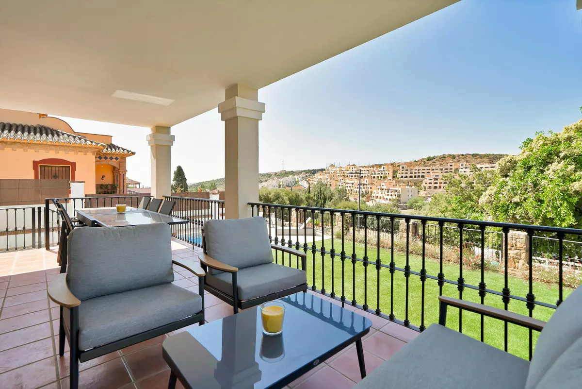 3-bedroom Villa In Estepona, Spain (251 M²)
