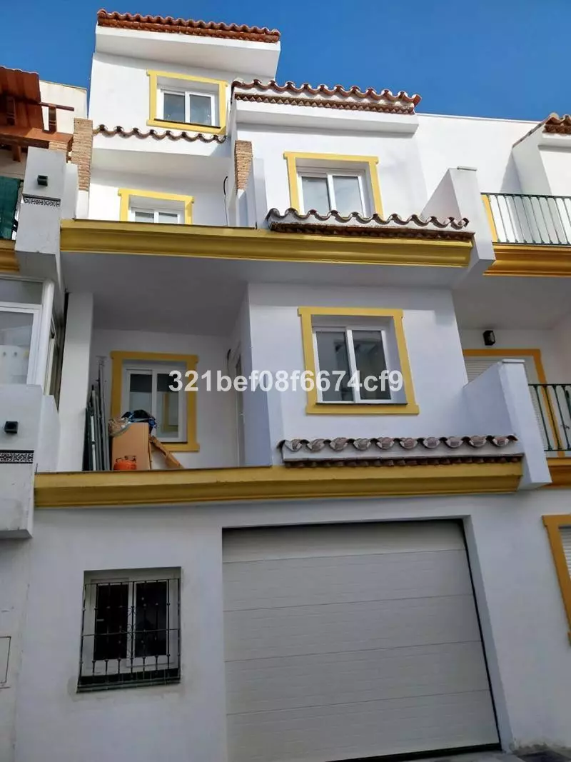 3-bedroom Town House In Estepona, Spain (270 M²)