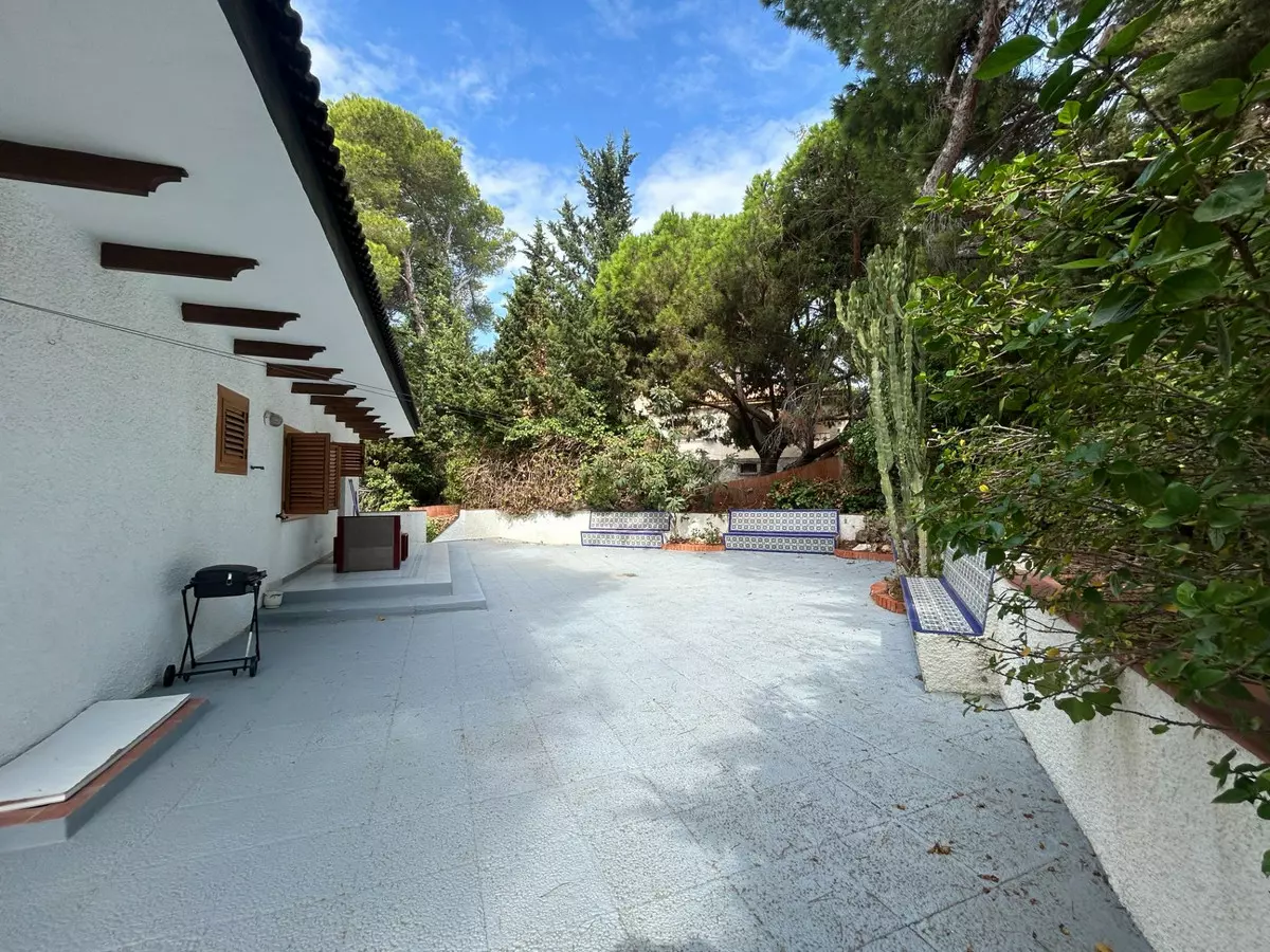 7-bedroom Villa In Orihuela, Spain (450 M²)