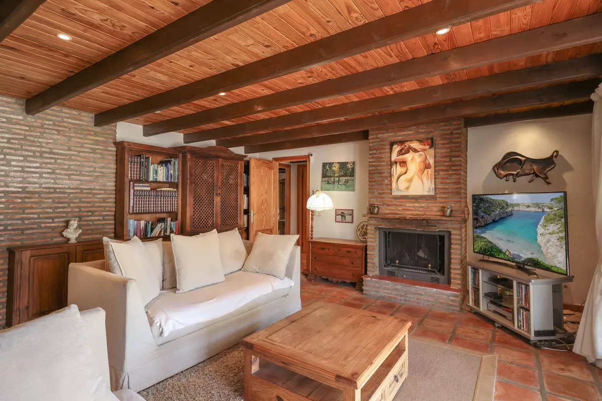 3-bedroom Villa In Guaro, Spain (222 M²)