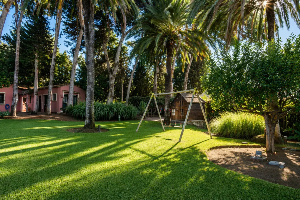 5-bedroom Villa In Marbella, Spain (650 M²)