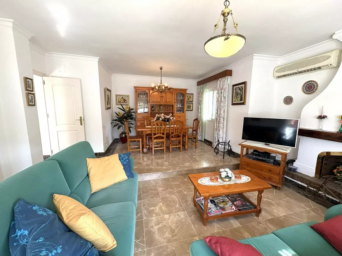 4-bedroom Villa In Alhaurín De La Torre, Spain (173 M²)