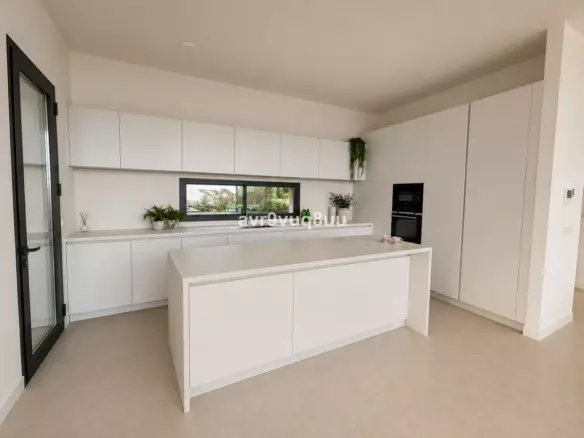 3-bedroom Villa In Benahavis, Spain (175 M²)