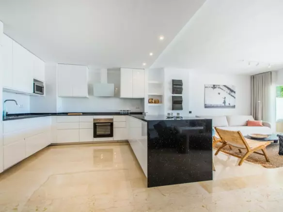 2-bedroom Apartment In Marbella, Spain (170 M²)