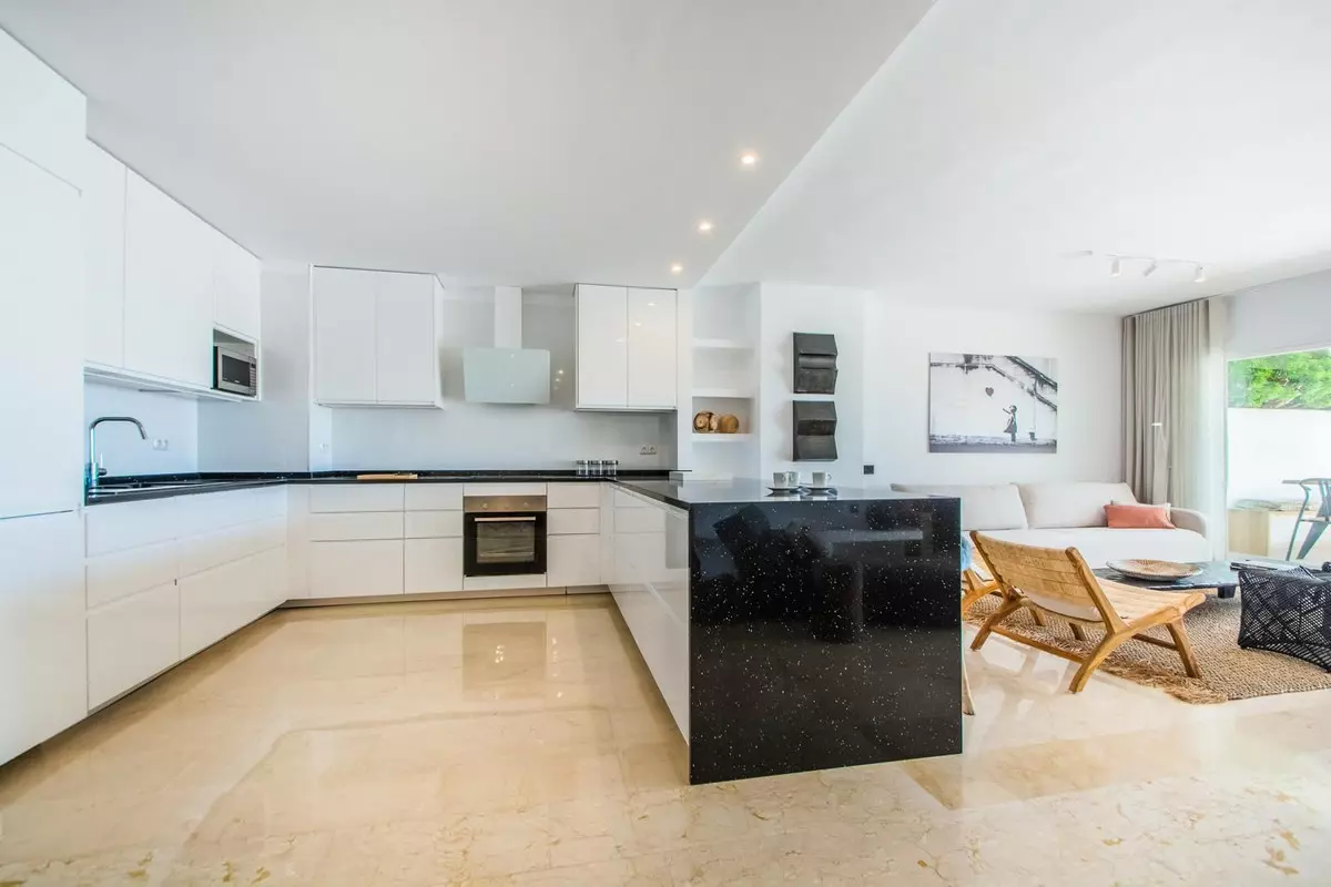2-bedroom Apartment In Marbella, Spain (170 M²)