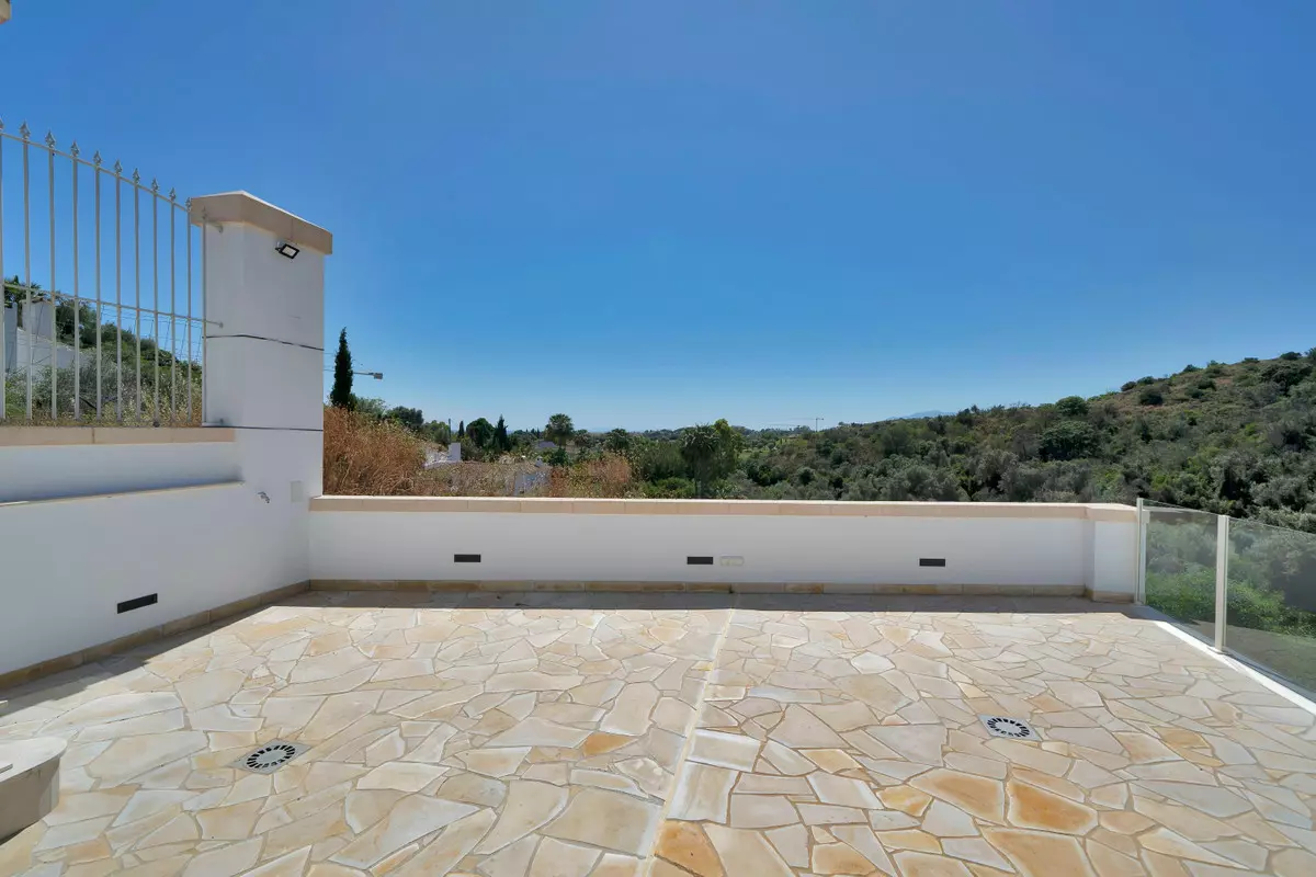 3-bedroom Villa In Marbella, Spain (379 M²)
