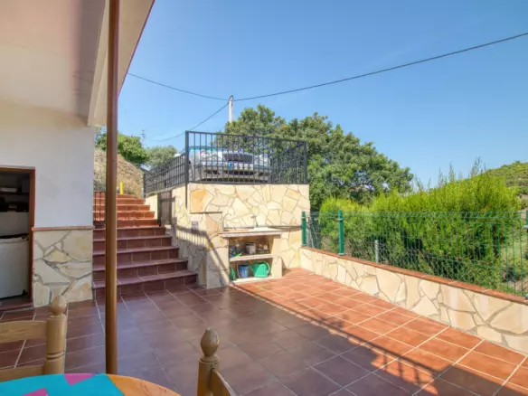 3-bedroom Villa In Canillas De Aceituno, Spain (90 M²)