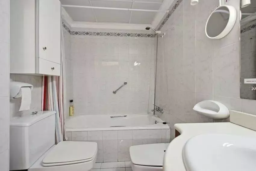1-bedroom Apartment In Málaga, Spain (57 M²)