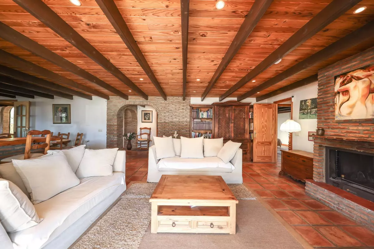 3-bedroom Villa In Guaro, Spain (222 M²)