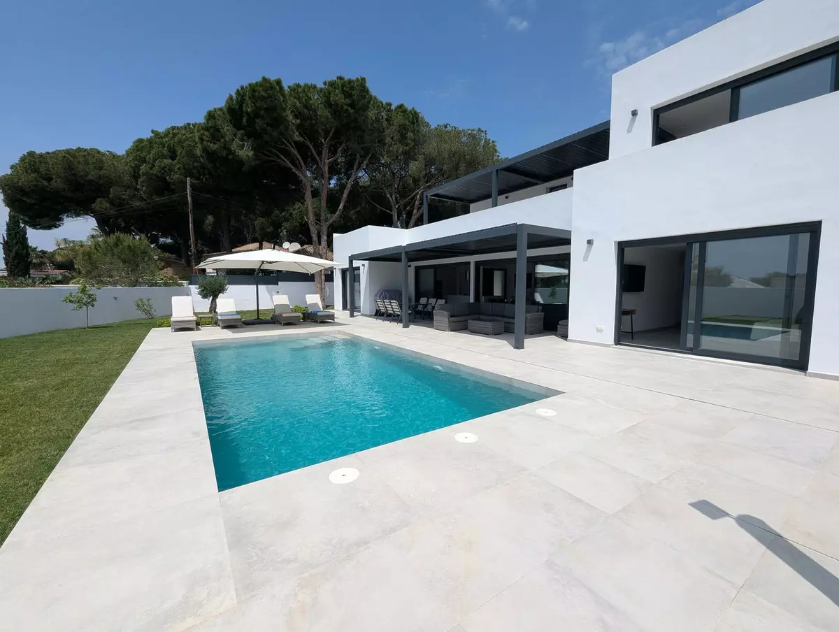 3-bedroom Villa In Marbella, Spain (245 M²)