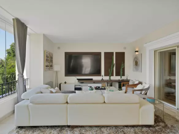 3-bedroom Apartment In Marbella, Spain (289 M²)