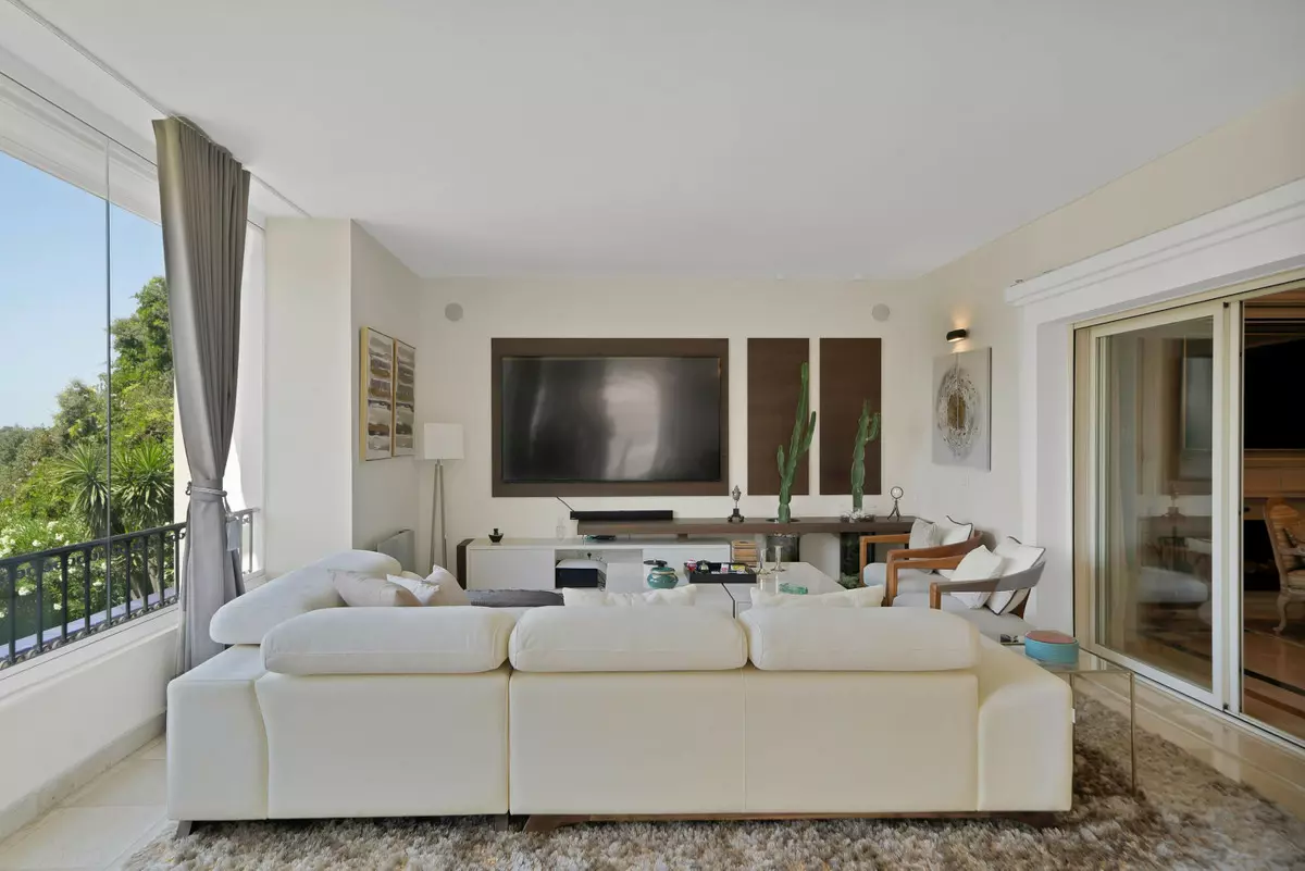 3-bedroom Apartment In Marbella, Spain (289 M²)