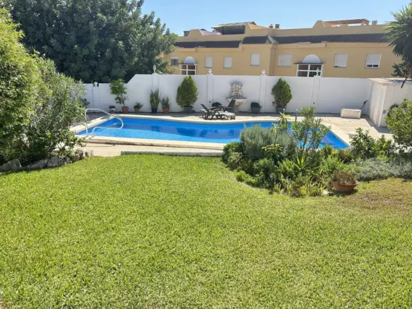 3-bedroom Villa In Fuengirola, Spain (184 M²)