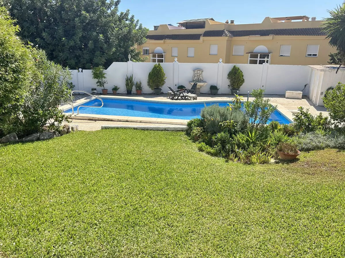 3-bedroom Villa In Fuengirola, Spain (184 M²)