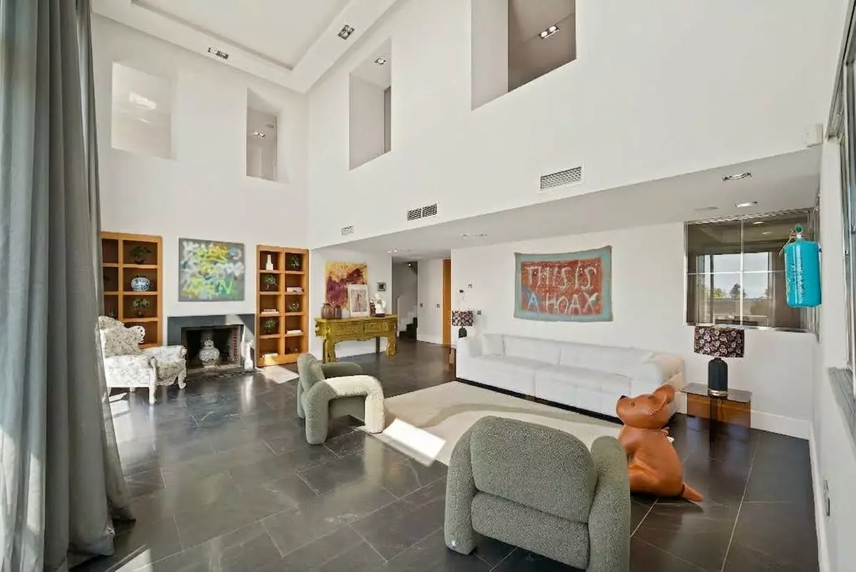3-bedroom Apartment In Marbella, Spain (363 M²)