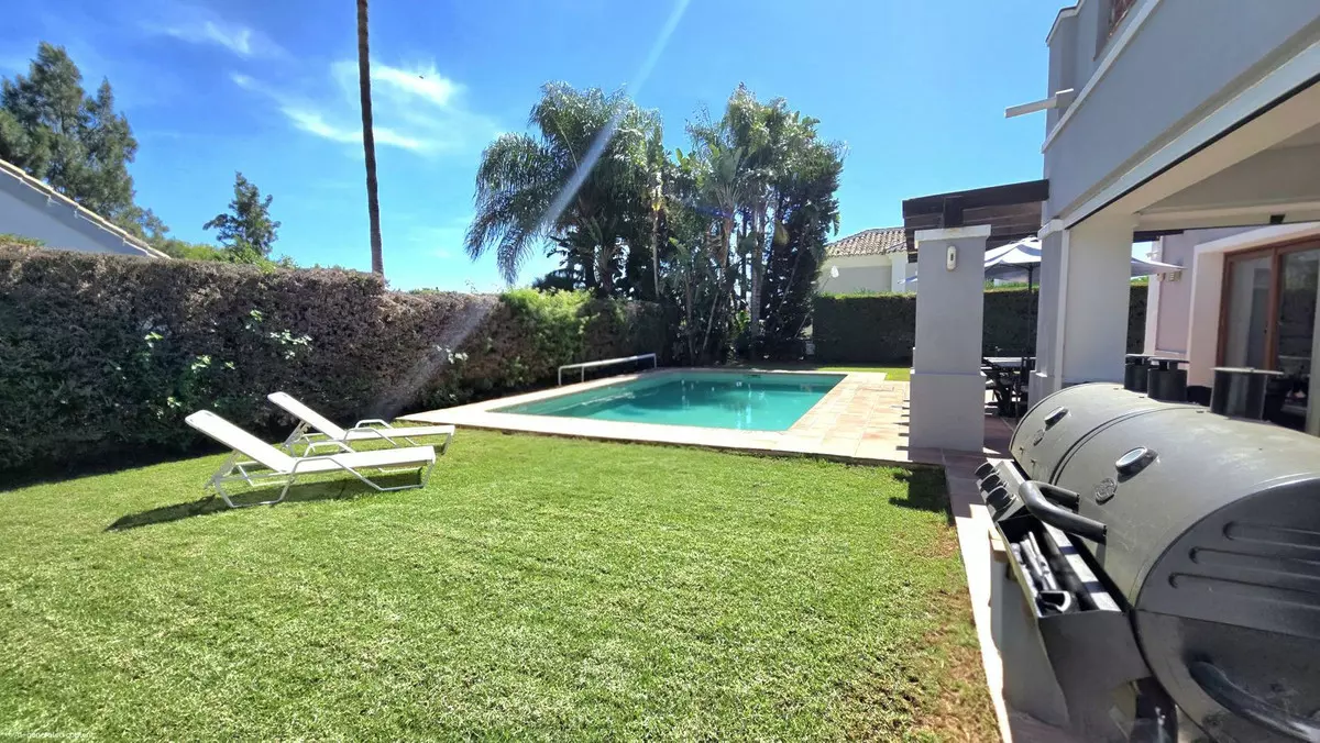 7-bedroom Villa In Mijas, Spain (290 M²)