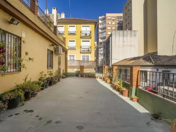 5-bedroom Apartment In Málaga, Spain (195 M²)