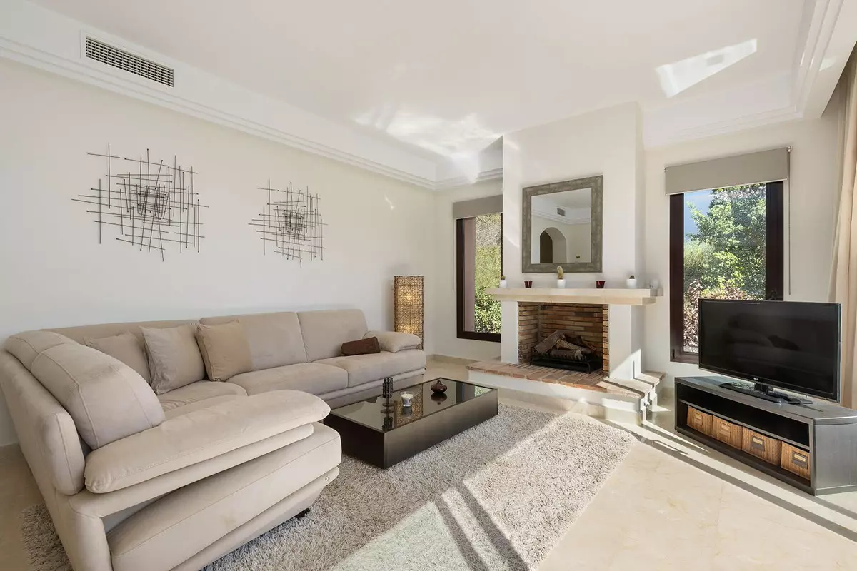 2-bedroom Apartment In Benahavis, Spain (102 M²)