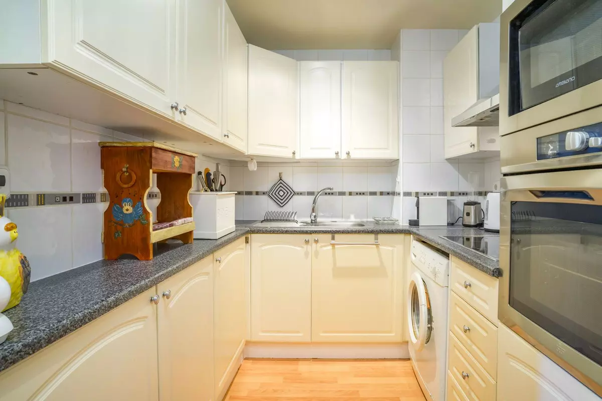 1-bedroom Apartment In Estepona, Spain (57 M²)