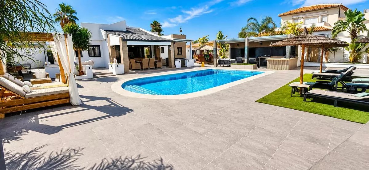 5-bedroom Villa In Torrevieja, Spain (280 M²)