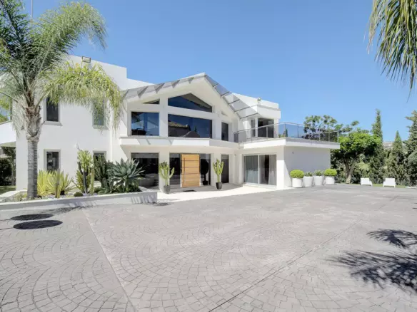 5-bedroom Villa In Marbella, Spain (627 M²)