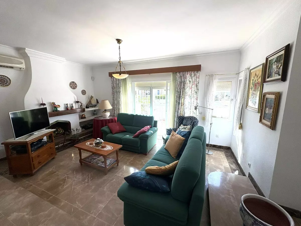 4-bedroom Villa In Alhaurín De La Torre, Spain (173 M²)