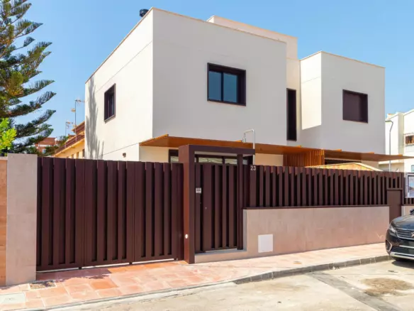 3-bedroom Villa In San Pedro Del Pinatar, Spain (162 M²)