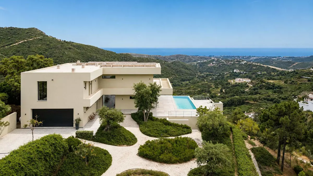 5-bedroom Villa In Benahavis, Spain (460 M²)