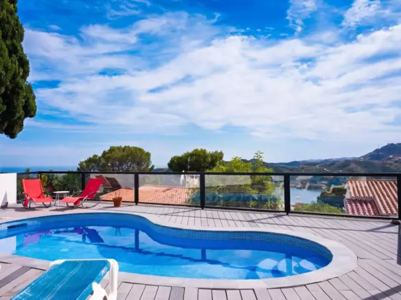 4-bedroom Villa In Istan, Spain (240 M²)