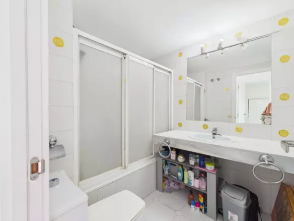 3-bedroom Apartment In Estepona, Spain (82 M²)