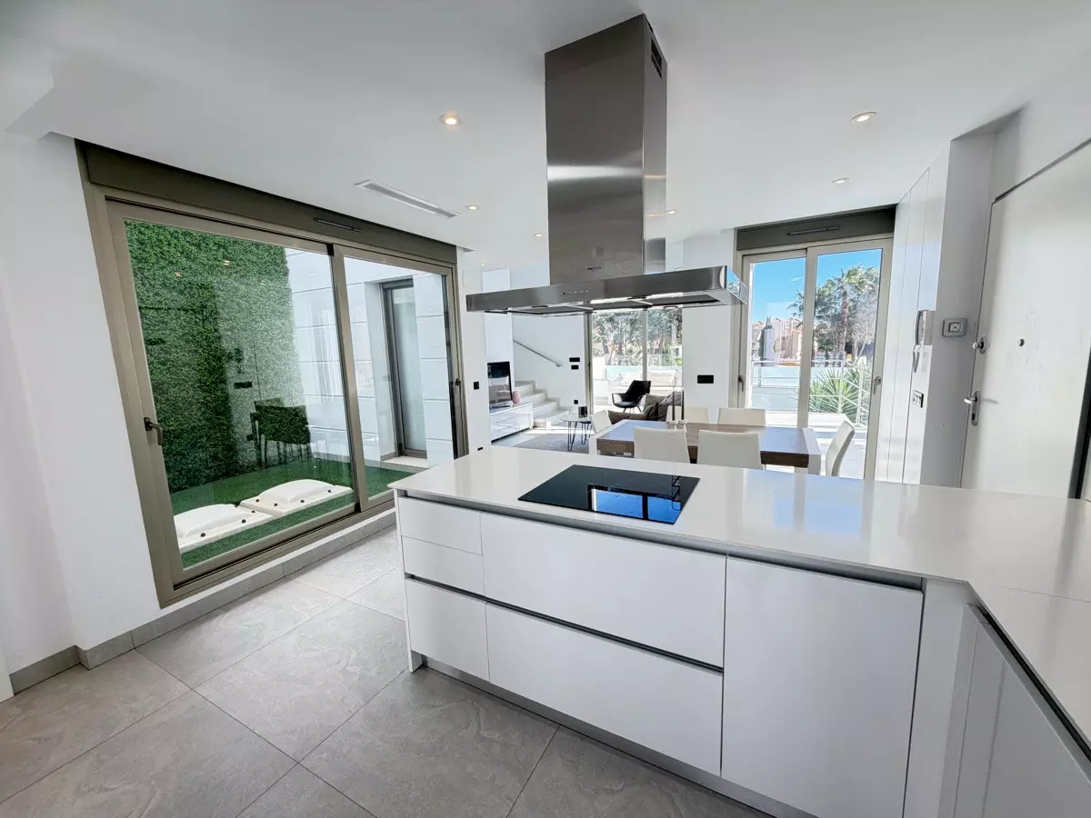 4-bedroom Villa In Orihuela, Spain (148 M²)