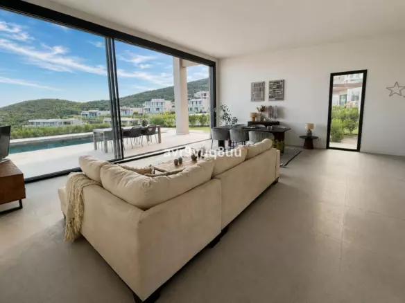 3-bedroom Villa In Benahavis, Spain (175 M²)