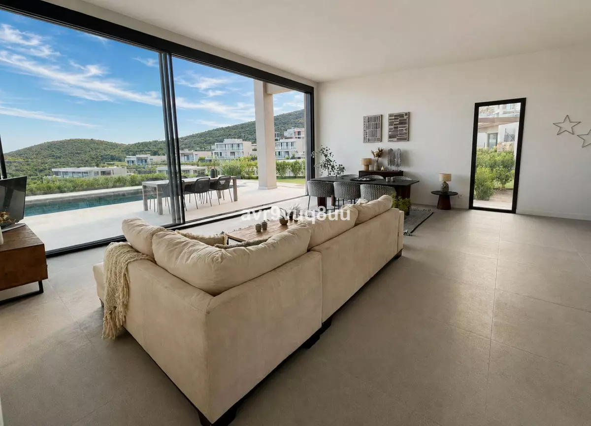 3-bedroom Villa In Benahavis, Spain (175 M²)