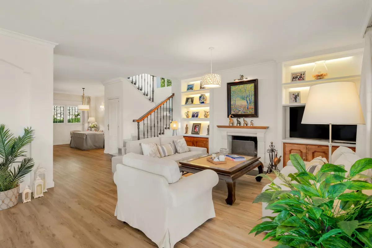 3-bedroom Villa In Estepona, Spain (210 M²)