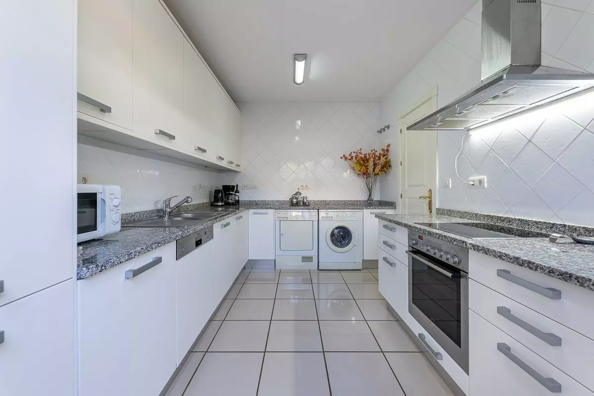 3-bedroom Town House In Estepona, Spain (186 M²)