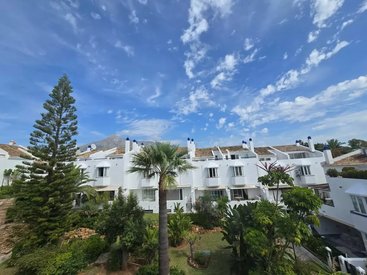 3-bedroom Town House In Marbella, Spain (317 M²)