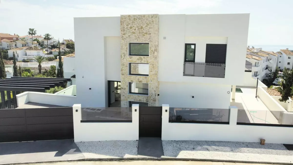 3-bedroom Villa In Mijas, Spain (356 M²)