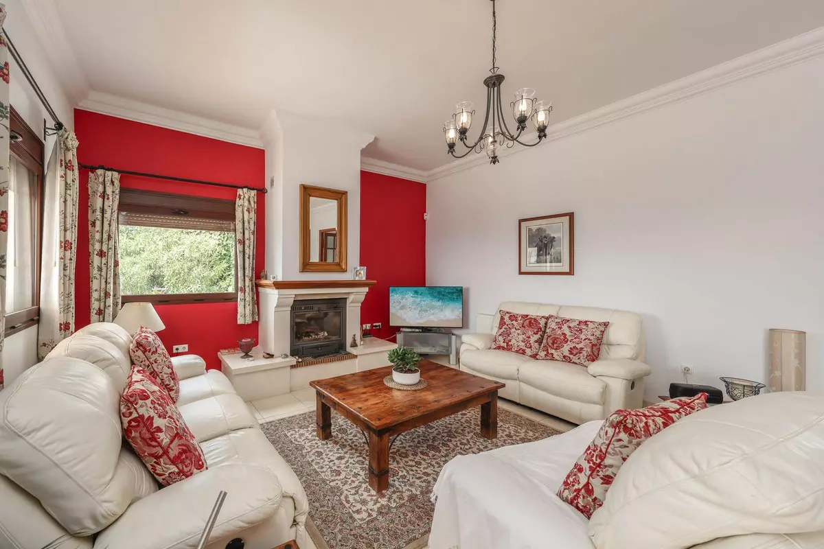 3-bedroom Villa In Casarabonela, Spain (239 M²)