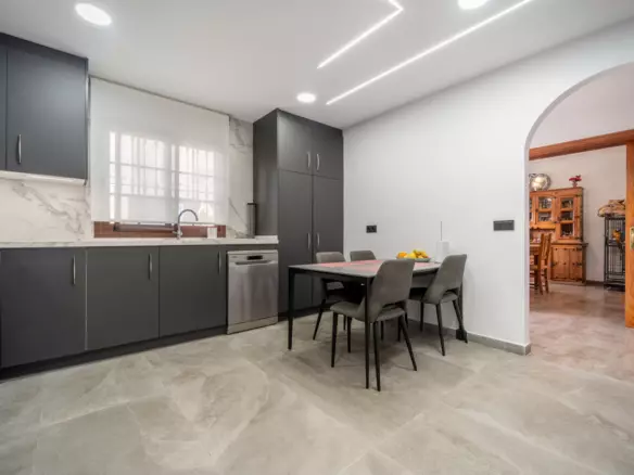 3-bedroom Villa In Estepona, Spain (306 M²)