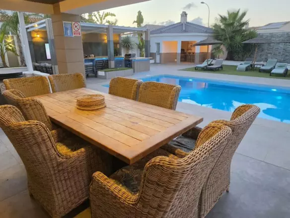 5-bedroom Villa In Torrevieja, Spain (280 M²)