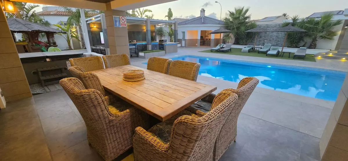 5-bedroom Villa In Torrevieja, Spain (280 M²)