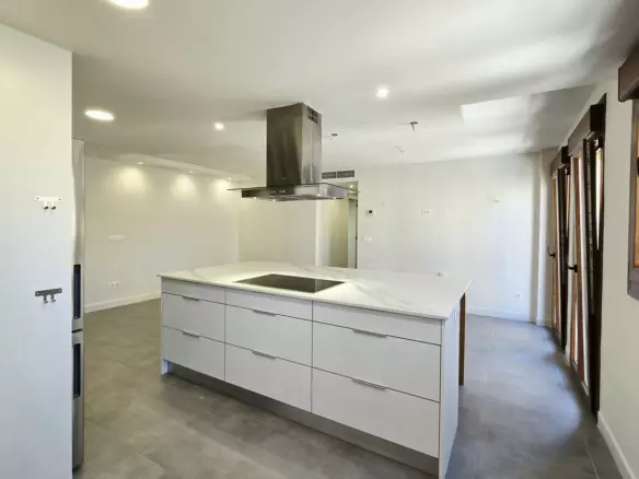 3-bedroom Apartment In Málaga, Spain (102 M²)