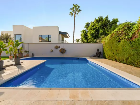 4-bedroom Villa In Estepona, Spain (210 M²)