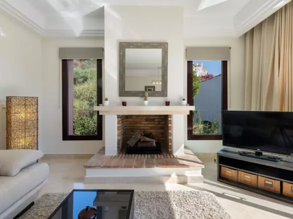 2-bedroom Apartment In Benahavis, Spain (102 M²)