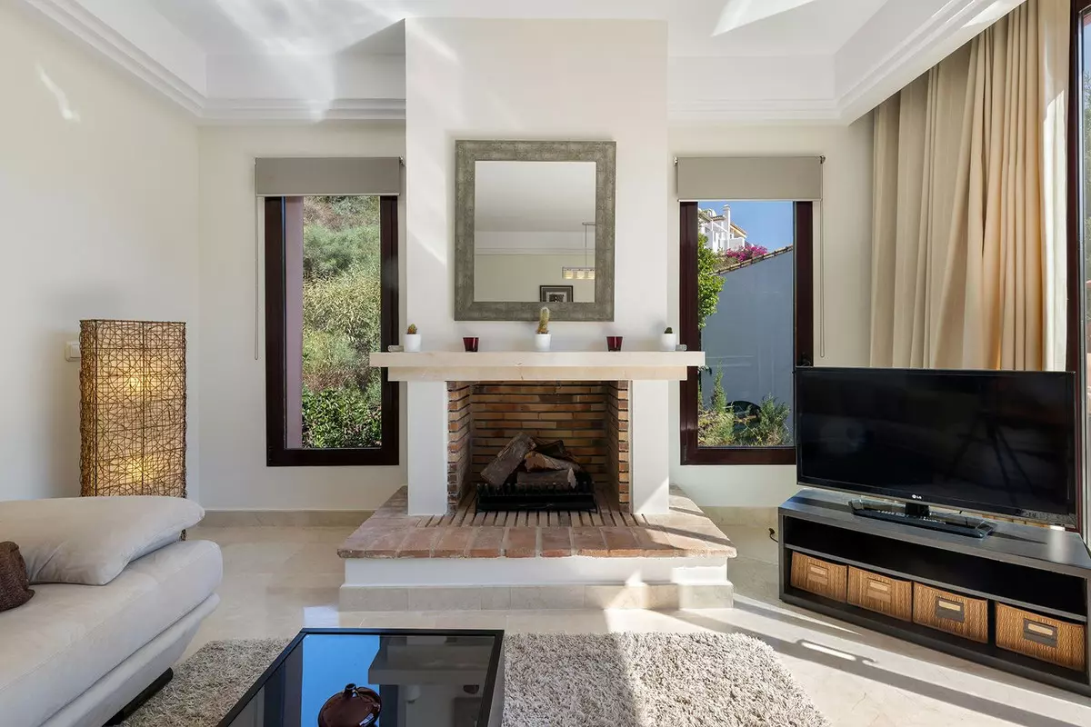 2-bedroom Apartment In Benahavis, Spain (102 M²)