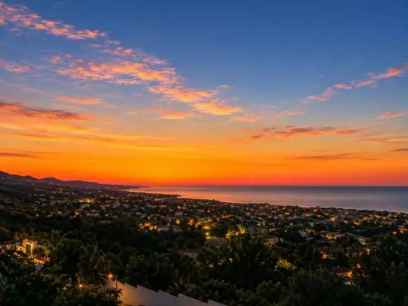 2-bedroom Apartment In Benahavis, Spain (107 M²)