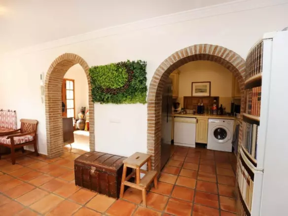 4-bedroom Villa In Estepona, Spain (177 M²)