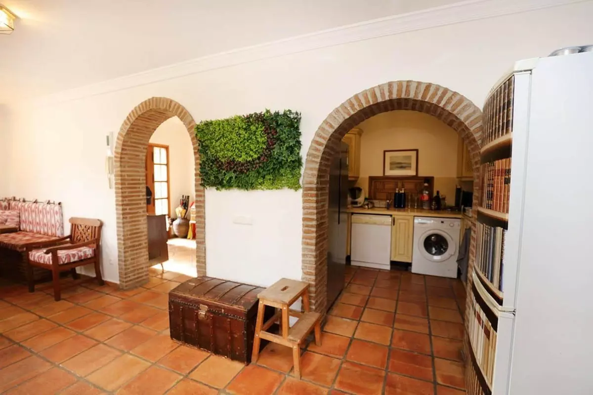 4-bedroom Villa In Estepona, Spain (177 M²)